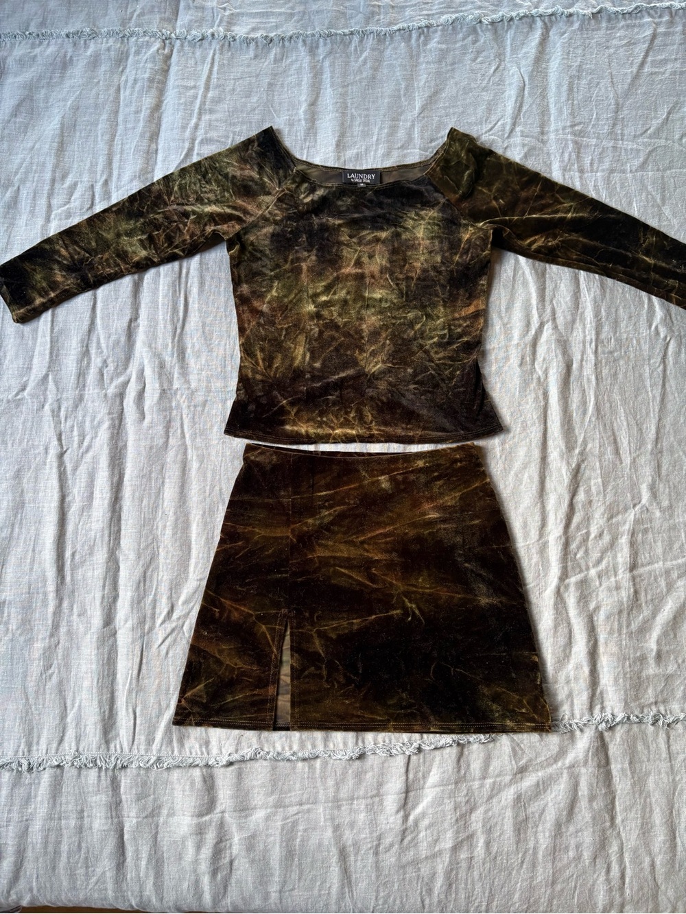 LAUNDRY by Shelli Segal Olive and Brown Velvet Top